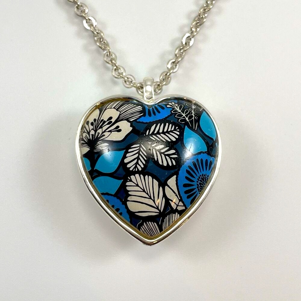 Vera Bradley Blue Flower Puffy Heart Costume Jewelry Necklace Silver-Tone 30”